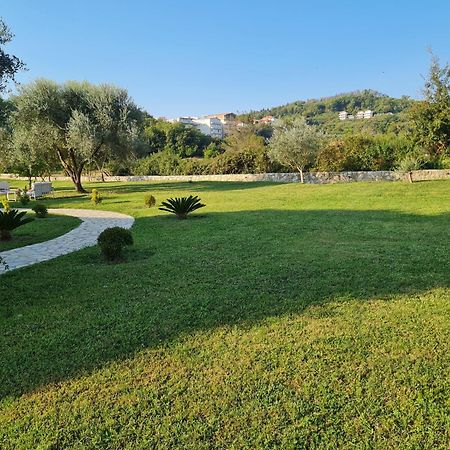 Отель La Hacienda Улцинь Экстерьер фото