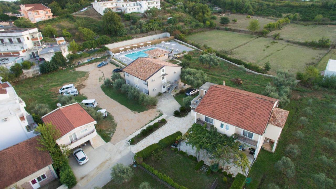 Отель La Hacienda Улцинь Экстерьер фото