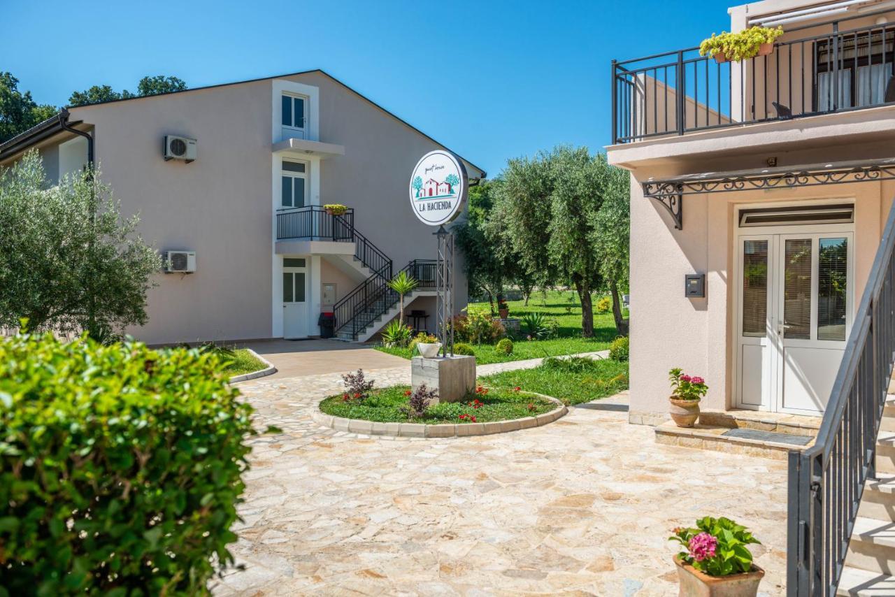Отель La Hacienda Улцинь Экстерьер фото